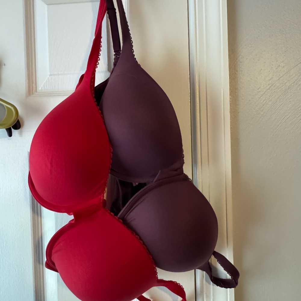 Set of 2 Victoria’s Secret bras